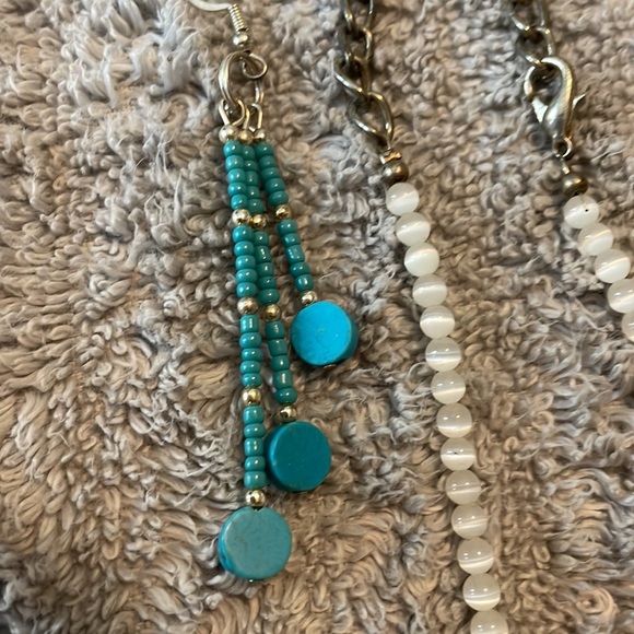 Turquoise necklace and earring set 🫶 - Picture 3 of 5